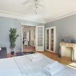 Sublime Appartement Champs Elysees / Friedland